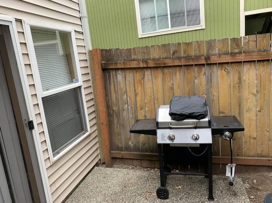 Cozy 2 Bedroom Townhouse In Northgate Seattle Extérieur photo